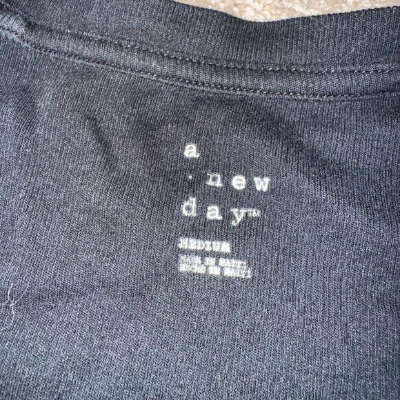 LOT of 2 Sleeveless Tank Tops Layering Size Medium Light Green Black Ribbed - Picture 5 of 8